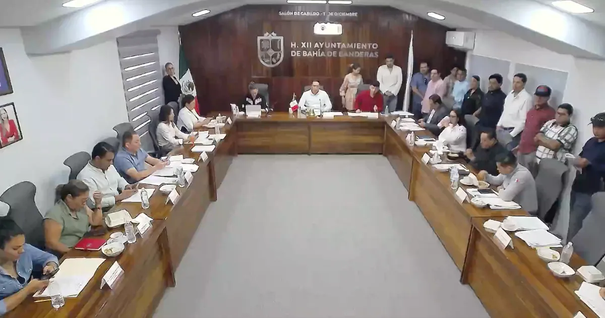 Apoya Héctor Santana a millonarios: Cabildo de Bahía de Banderas condona millones en recargos a campo de golf