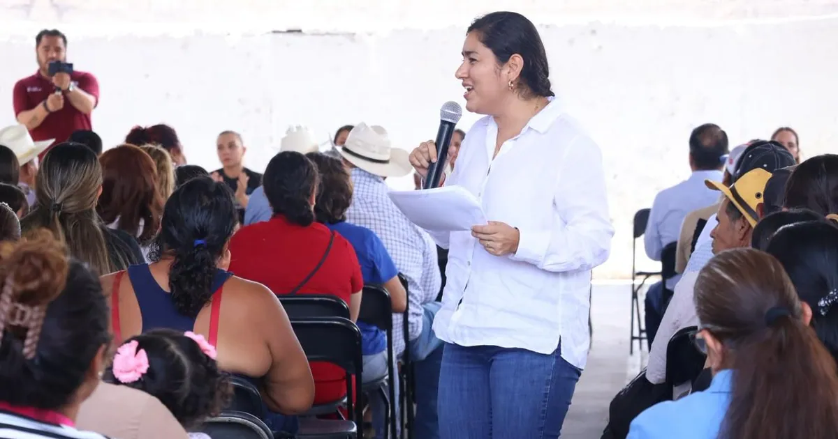 Elizabeth López Blanco realiza asambleas en San Pedro Lagunillas y Huajicori