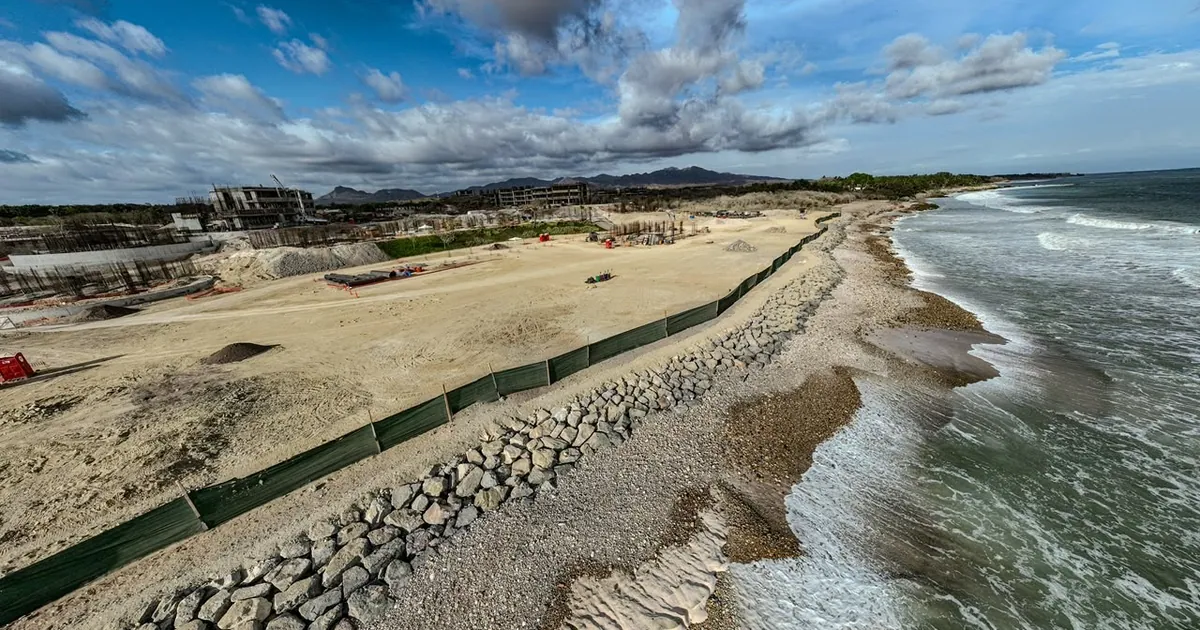 DINE acepta retirar enrocamiento en Playa Las Cocinas tras revisión de Semarnat