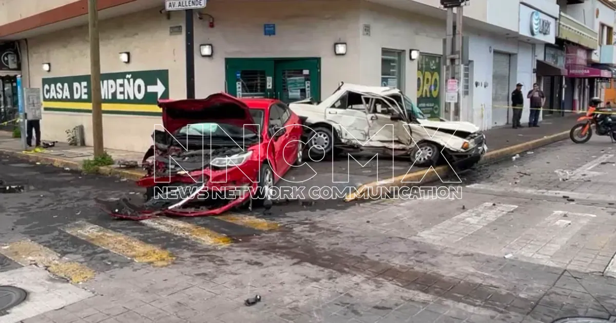 Mujeres presuntamente ebrias provocan choque en Centro de Tepic; un hombre lesionado