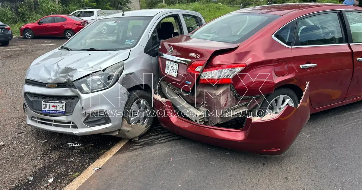 Choque triple en la carretera 15 Tepic-Mazatlán deja un lesionado en el kilómetro 10