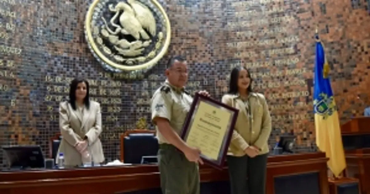Jalisco premia a sus bomberos por rescate en mina de Sinaloa