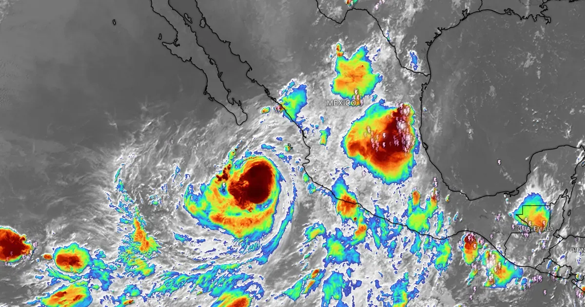 Huracán Rachel se acerca a Jalisco y pone en alerta al gobierno estatal