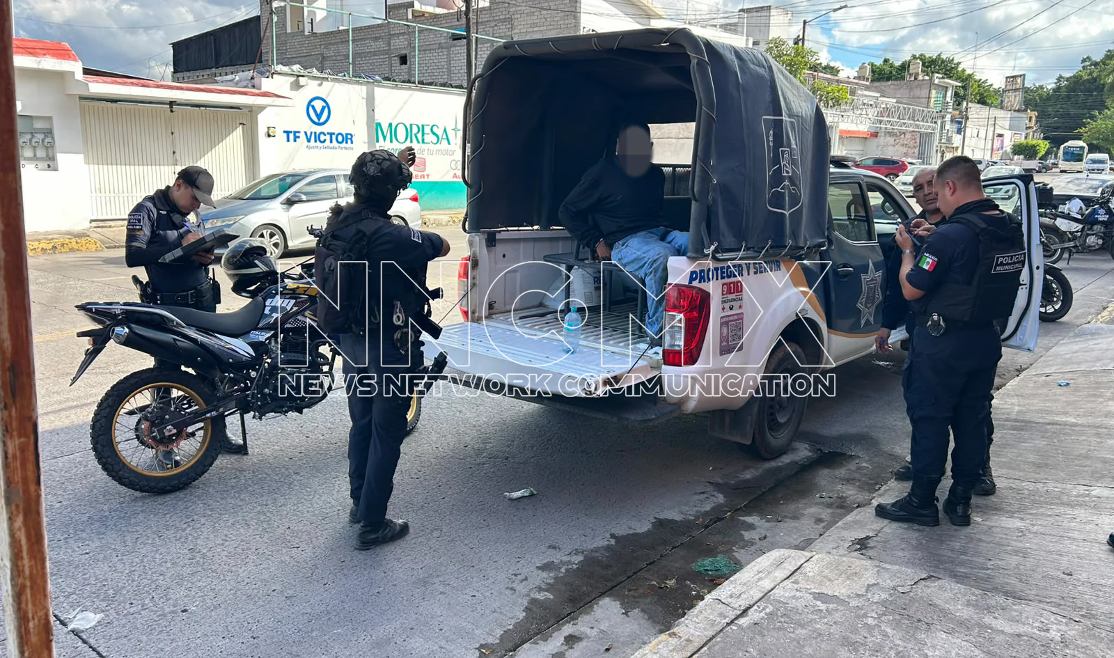 Jardinero contratado hiere con machete a su empleador al ser descubierto robando perfumes en el Centro de Tepic