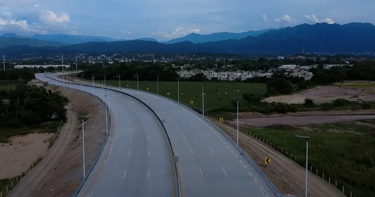 Ya circulan autos por el puente Amado Nervo, aún sin inauguración