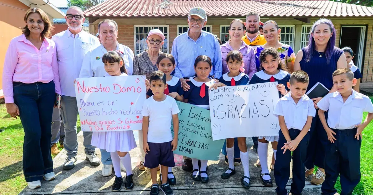 Navarro entrega cancha y domo en primaria de Ixcuintla