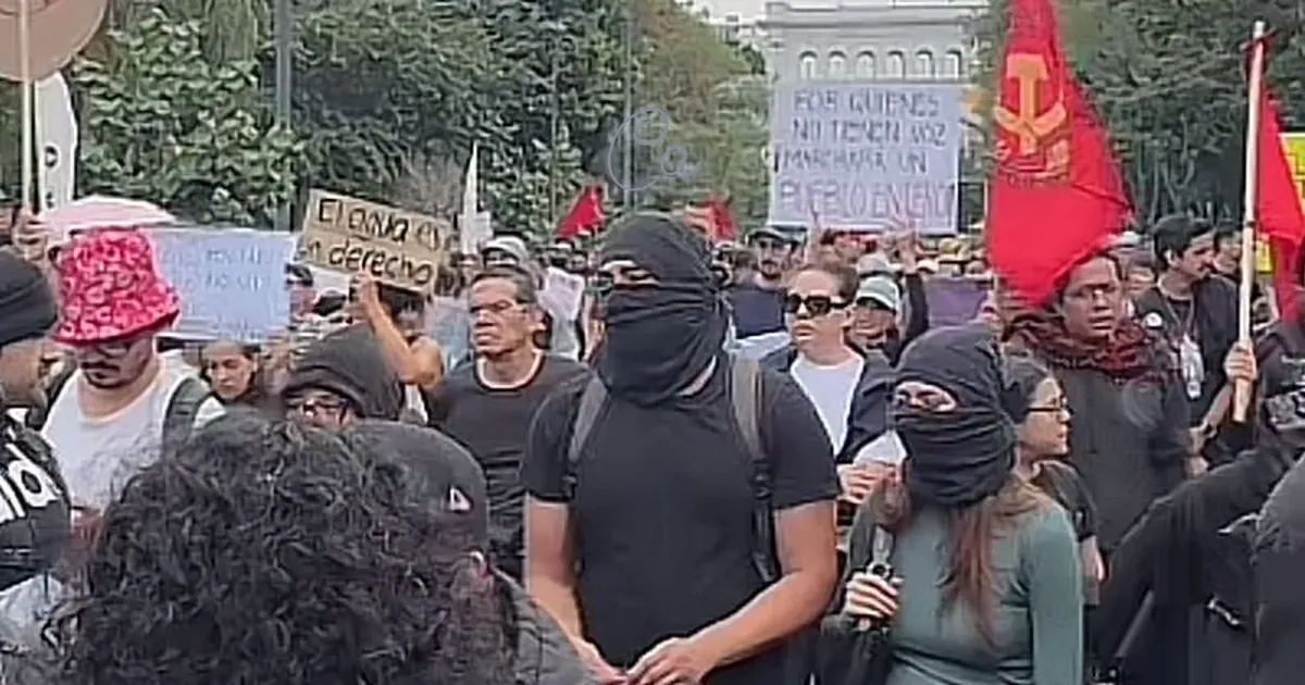 Denuncian grupos de choque en segunda marcha por el agua