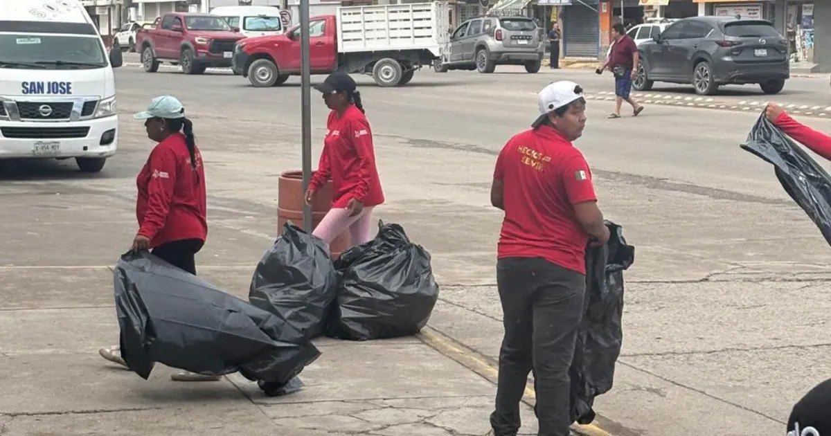 Limpian canales pluviales en Bahía de Banderas ante el temporal