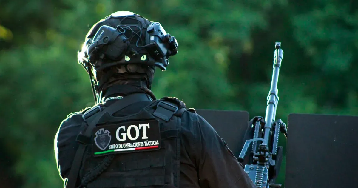 Investigan a 17 policías por excesos en la marcha del agua