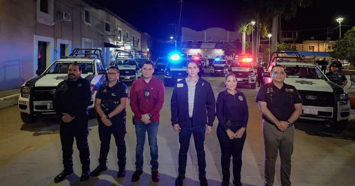 Santana entrega 10 patrullas a Seguridad de Bahía