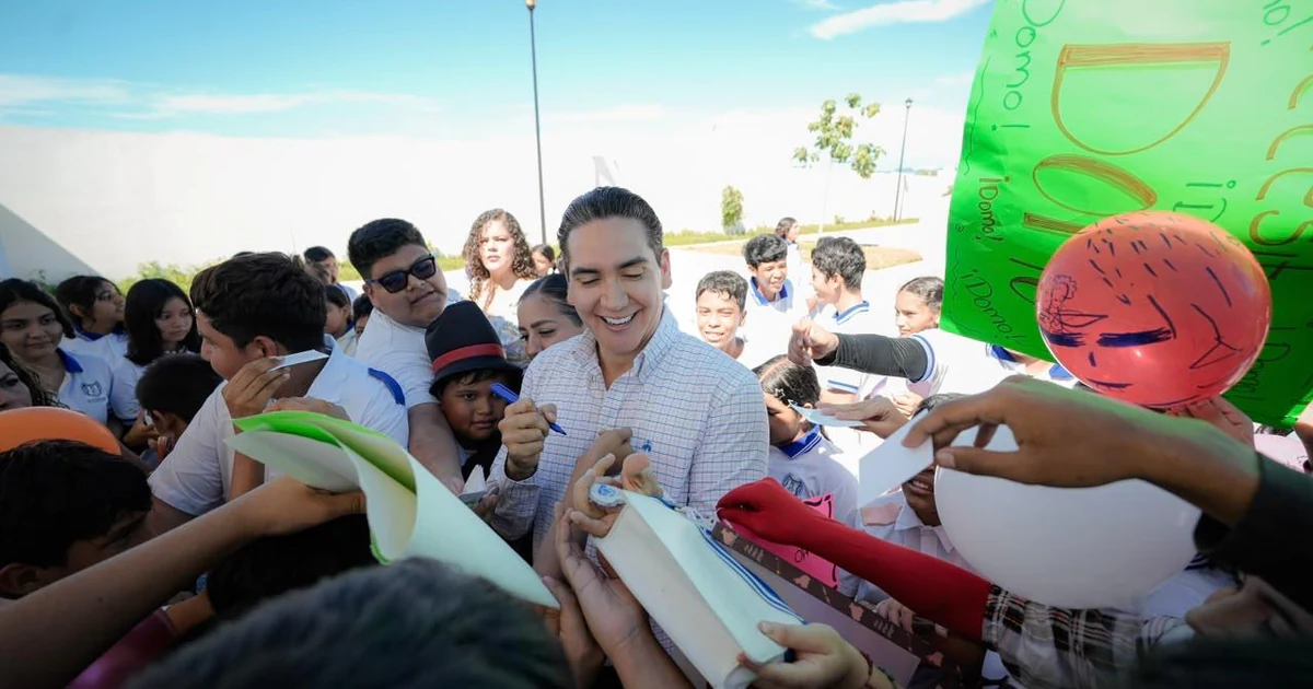 Santana respalda a estudiantes rumbo a la Expo Ciencia