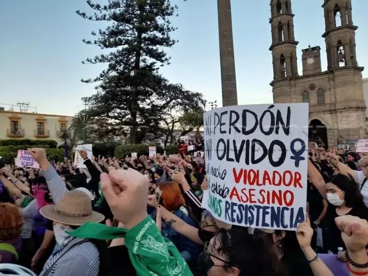 Cientos de mujeres toman las calles de Tepic para exigir justicia y respeto