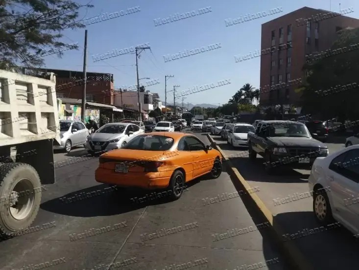 ¡volteo “arremago” un auto frente a uma!