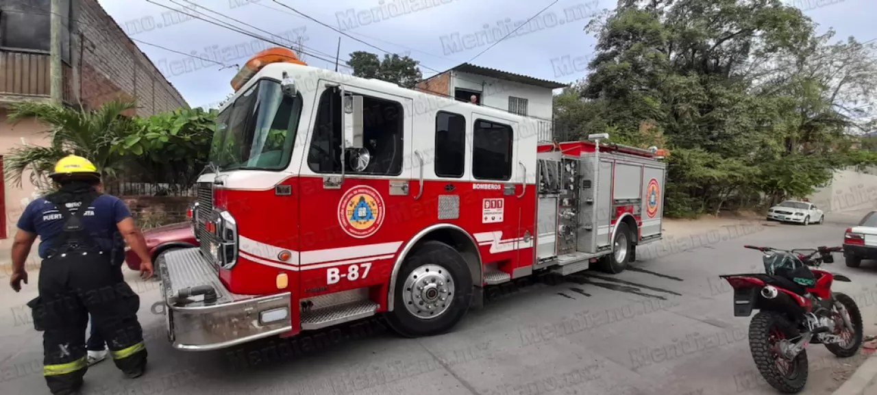 ¡Mujer Maravilla!: A cubetazos sofoca incendio de un tanque de gas