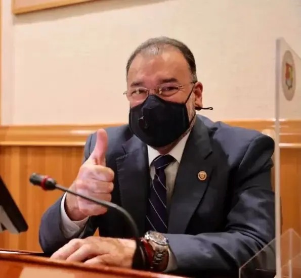 Polo Domínguez se separa del cargo