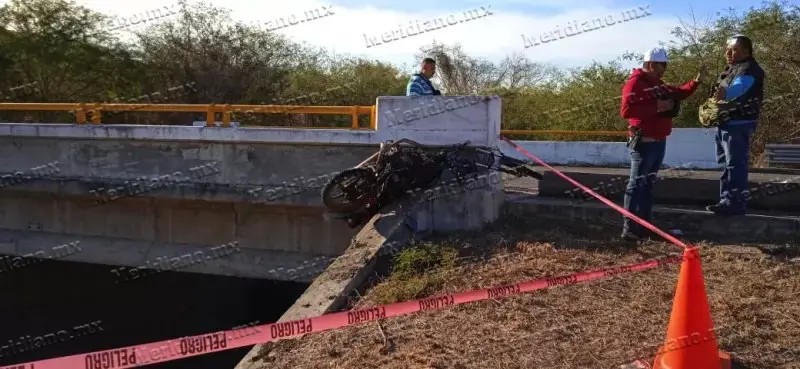¡motociclista pierde la vida tras chocar contra un puente!