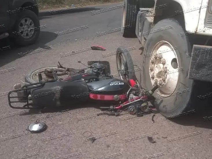 Camión colisiona con motociclista en Carretara Villa Hidalgo