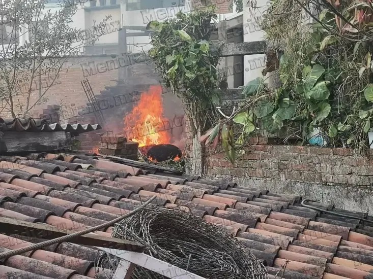 ¡provocan un incendio arriba del tunel chico!