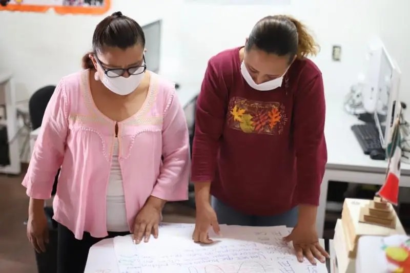 Apoya Jaime Cuevas el aprendizaje de niñas y niños de Bahía