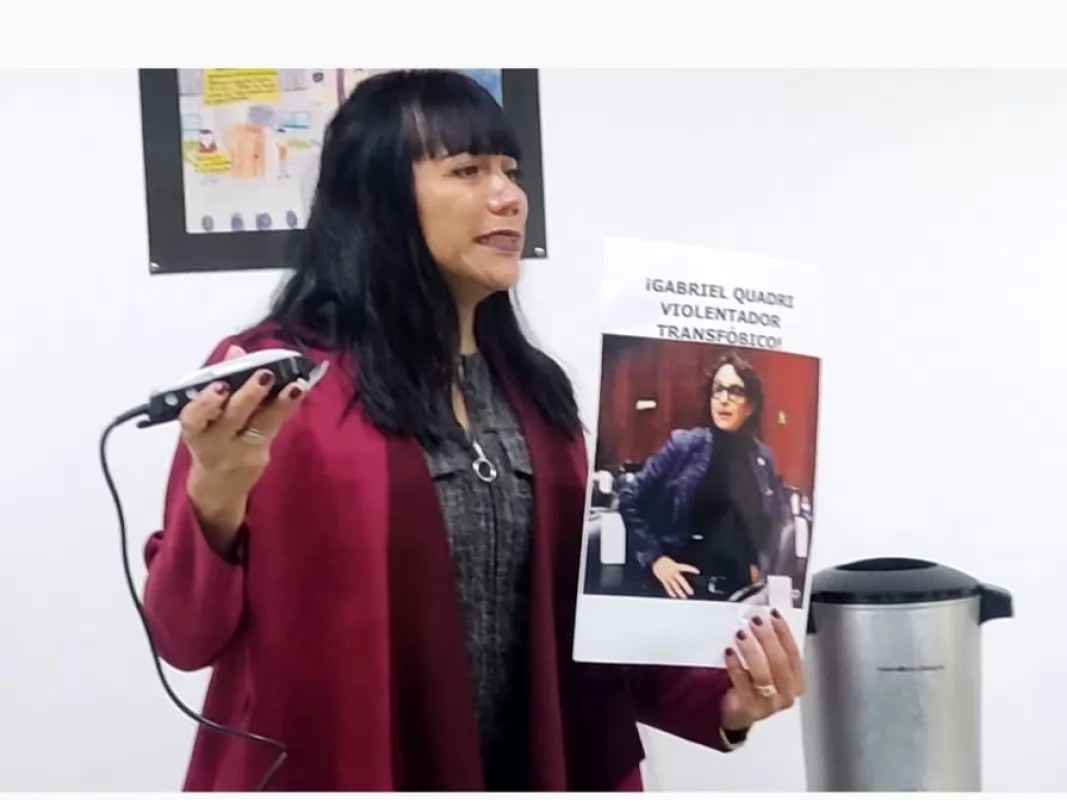 Rechazan comentarios de Gabriel Quadri contra comunidad \"trans\"