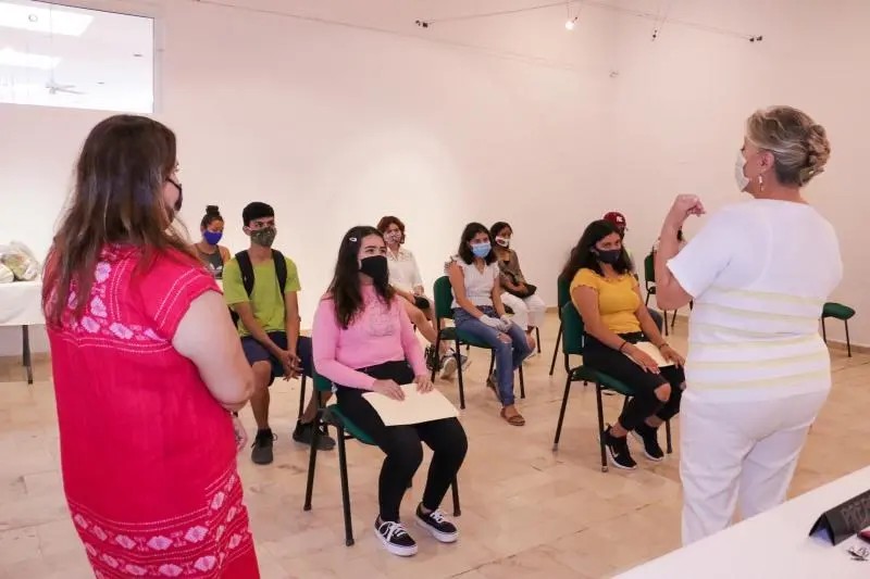 Sistema DIF se Suma a los Apoyos de Becas Vallarta