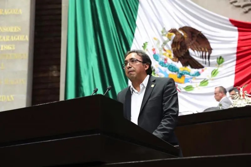 México. Panista pide crear beca universal para todos los estudiantes del país