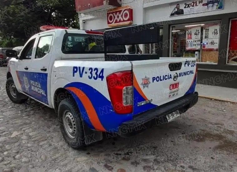 ¡Lacra con cuchillo asalta tienda Oxxo!