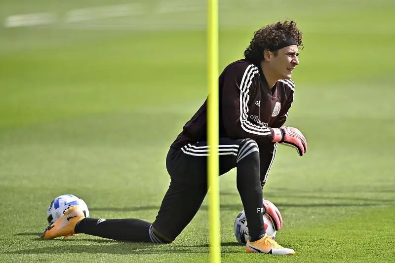 Guillermo Ochoa e Iván Rodríguez causan baja del \"Tri\"