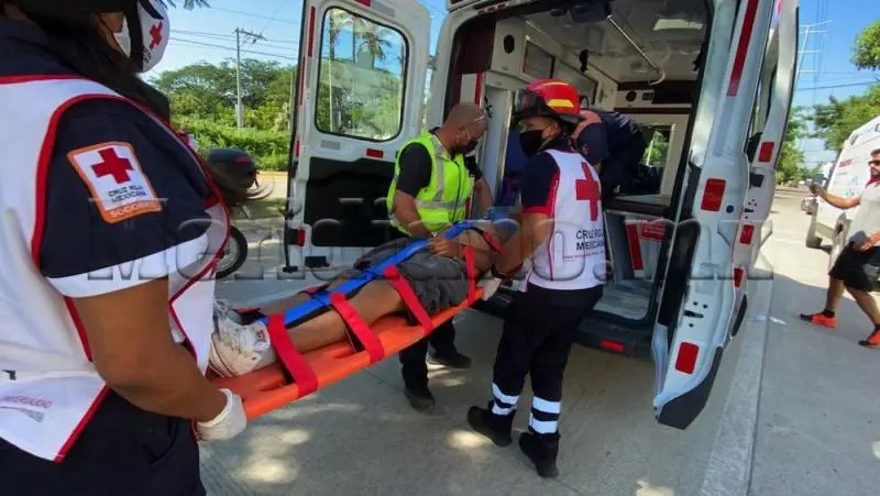 Padre e hijo lesionados en aparatoso accidente
