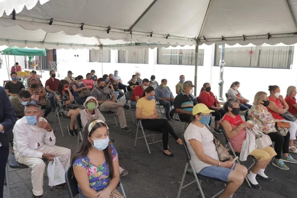 ¿Cerrar o abrir los bancos?