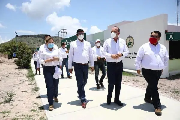 Nayarit. Entrega Toño Echevarría obras de infraestructura educativa en Del Nayar