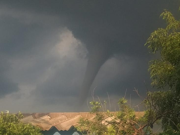 Jalisco. Captan supuesto tornado en El Salto