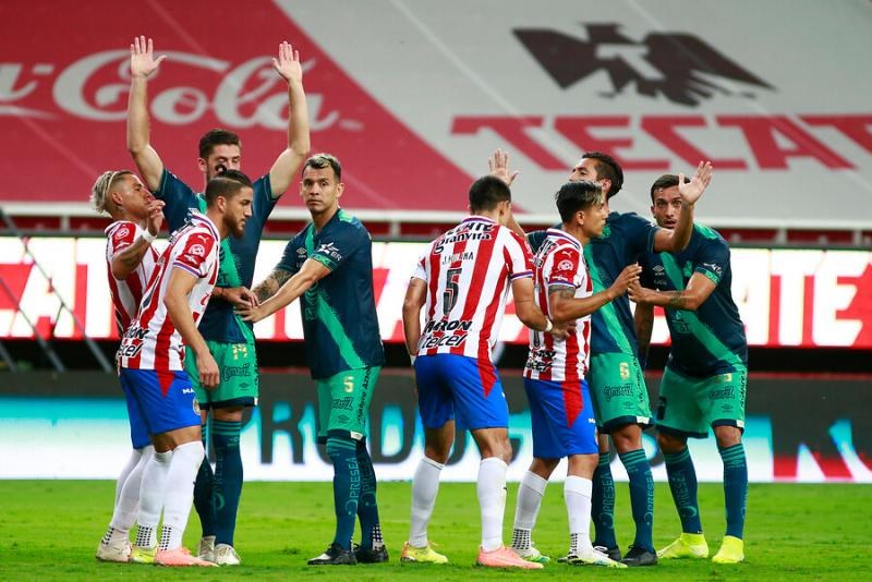 Guadalajara cae en casa ante Puebla