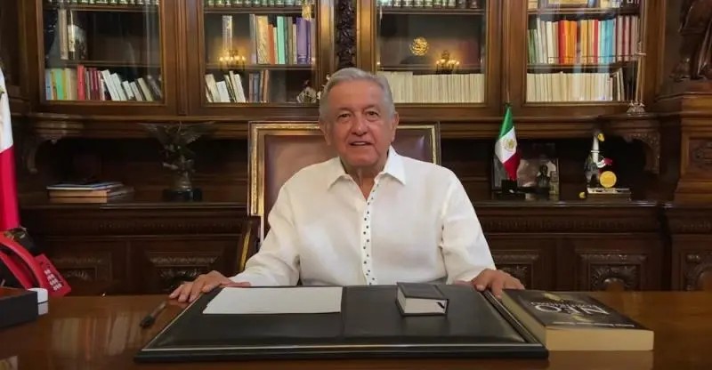 AMLO se compromete a seguir mejorando el sistema de salud pública