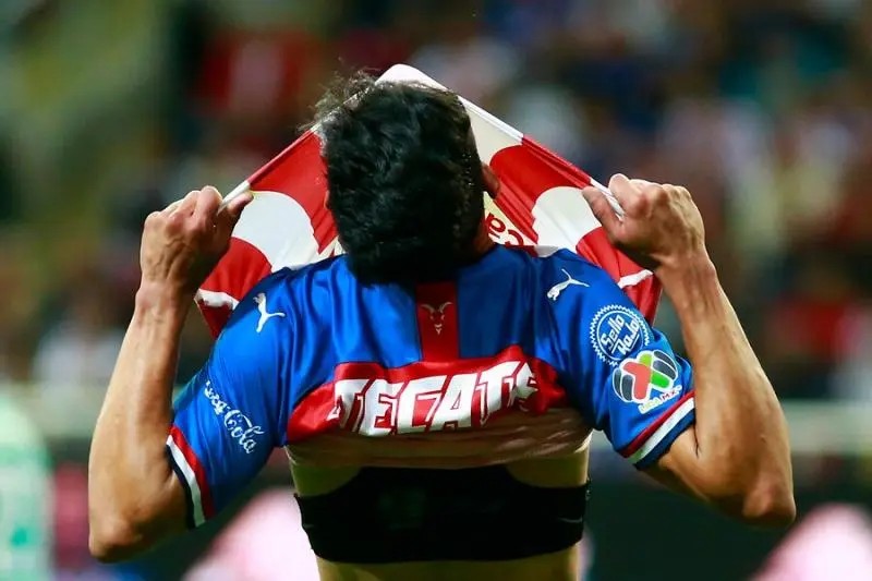 Chivas: Uriel Antuna y Alexis Vega, separados del plantel tras fiesta