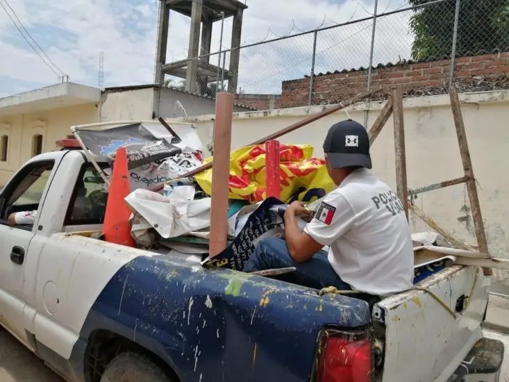 Retira Tránsito Municipal objetos y anuncios no autorizados en vía publica