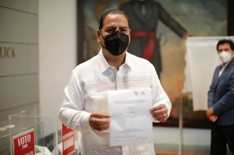 La bancada de morena en el Senado elige a Eduardo Ramírez como presidente de la mesa directiva