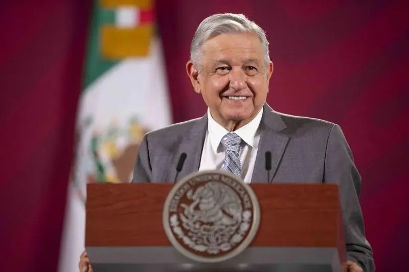 AMLO celebra la votación del congreso para eliminar el fuero a presidentes