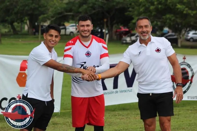LBM: Club Veracruzano de Futbol Tiburón presentó al Chatón y al Avión Calderón