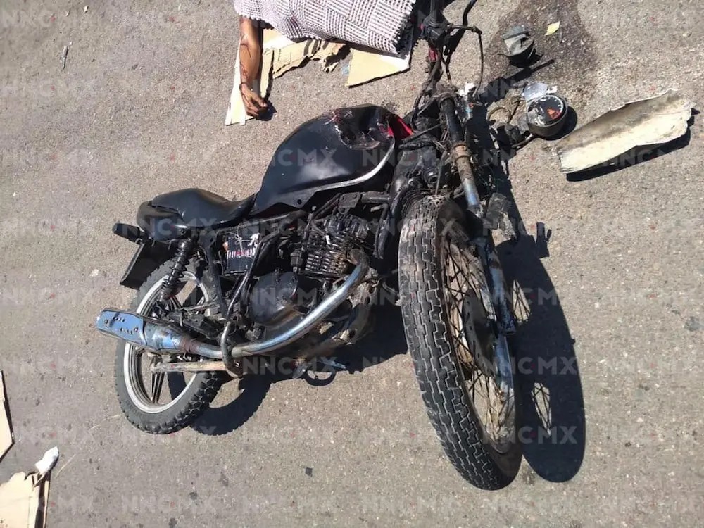 Compostela: Muere motociclista tras chocar con su vecino en la 200