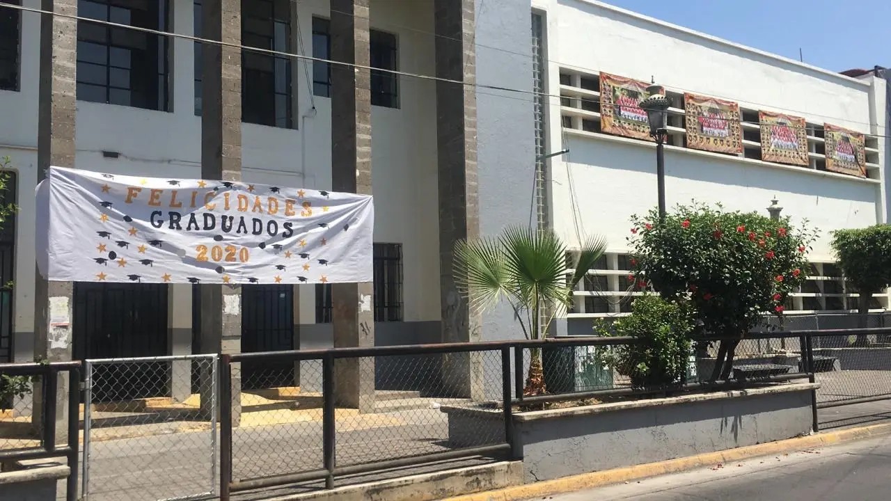 COVID-19. Sancionarán a escuela primaria Miguel Alemán por acto de graduación