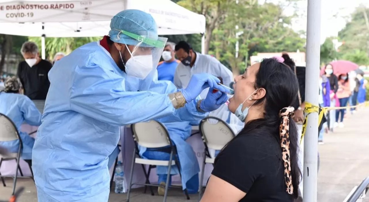 Crece demanda de pruebas masivas de COVID-19