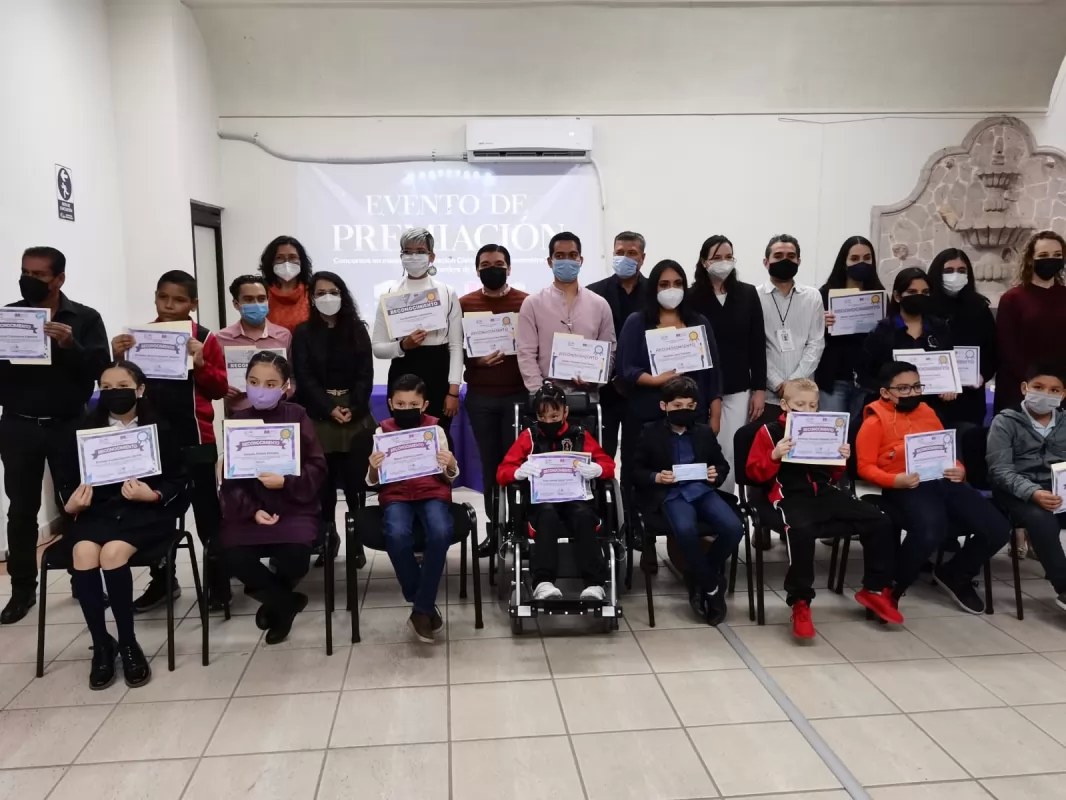 Premia IEEN a jóvenes y niños ganadores del concurso de educación cívica