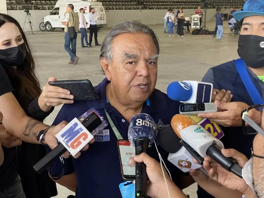 Enfermos pasan horas sin ser atendidos por falta de espacios en hospitales