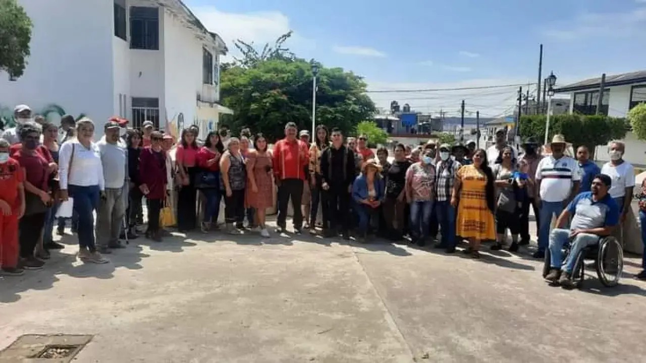 Benefician a 50 familias con programas de apoyo social