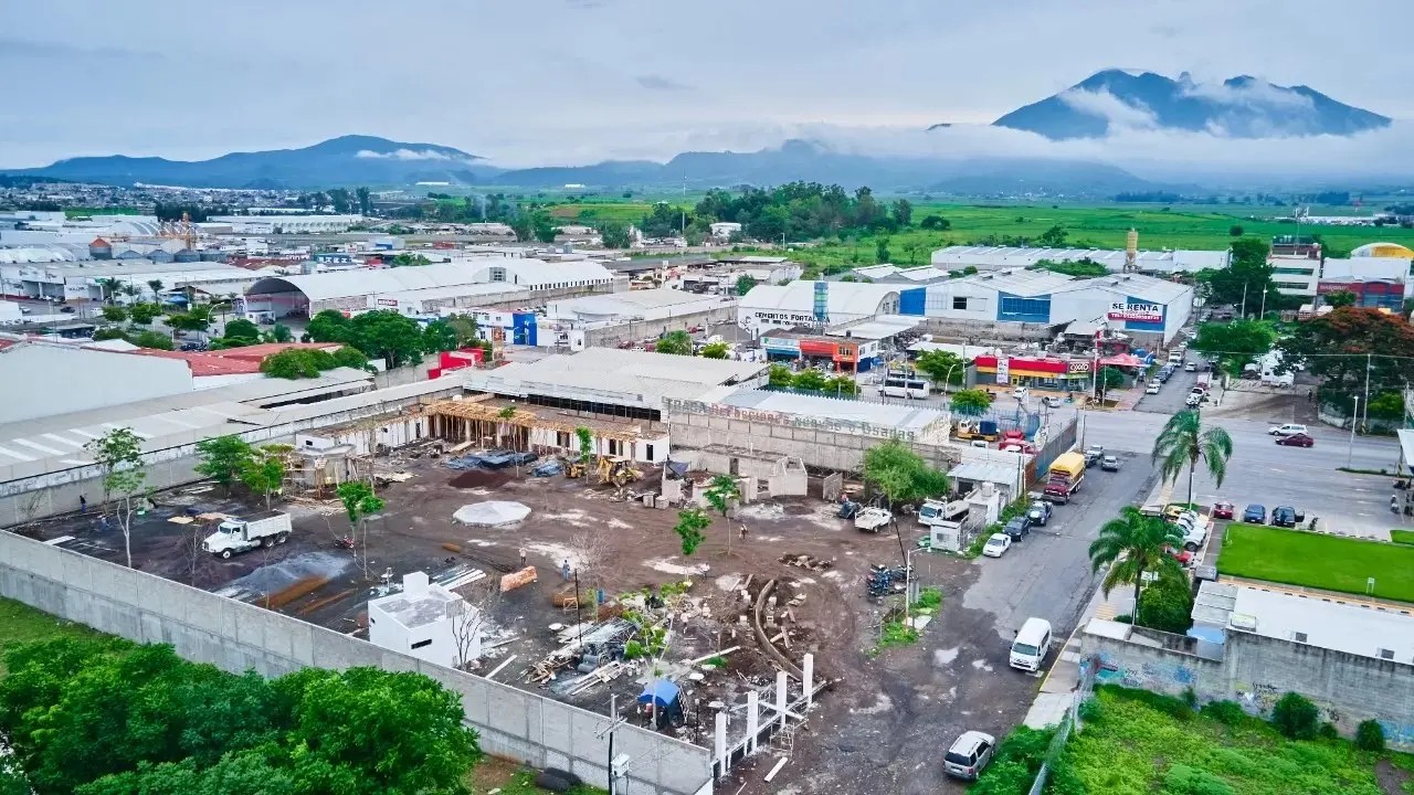 Avanza construcción de la Alameda de las Abuelas y Abuelos