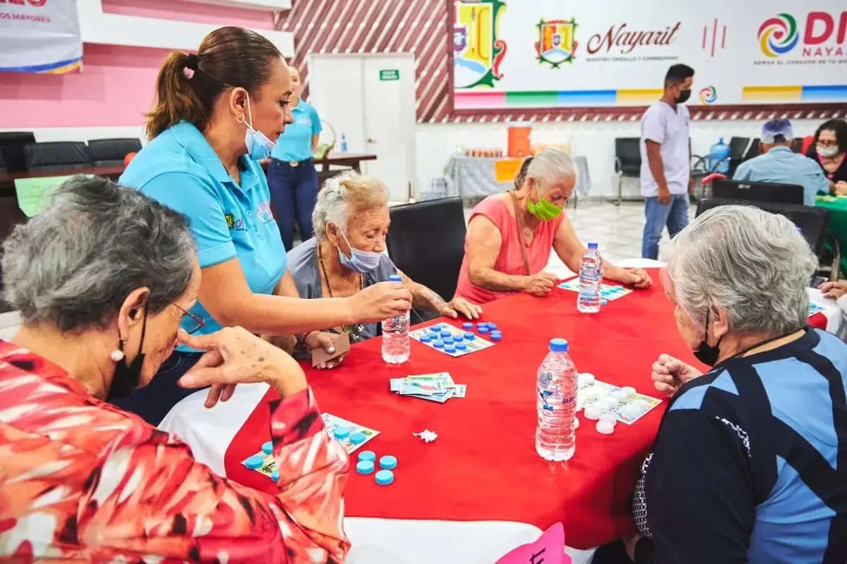 Ofrece DIF Nayarit alegría y esparcimiento a personas adultas mayores