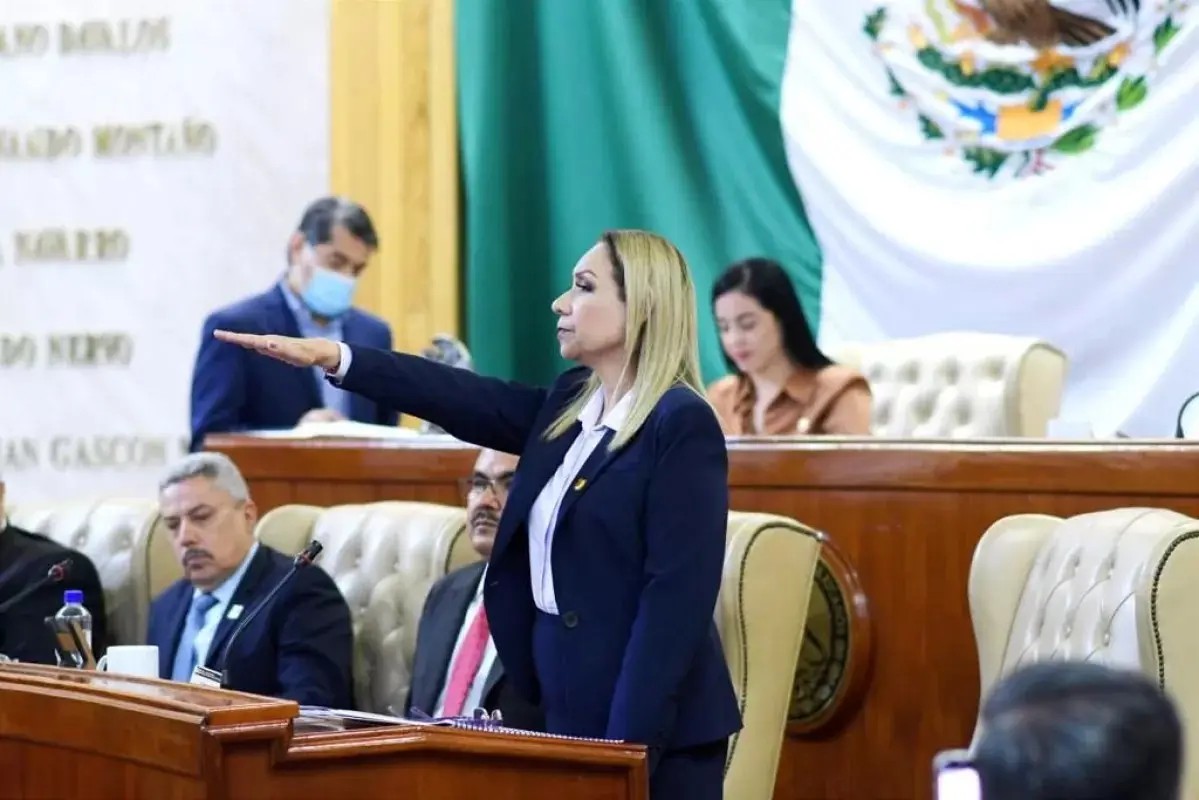 Comparece con éxito la secretaria de Educación