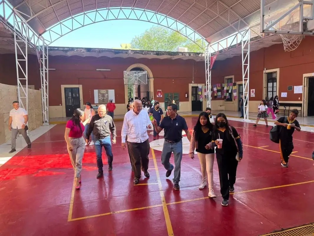 Recorre Navarro Quintero espacios educativos y ordena su rehabilitación