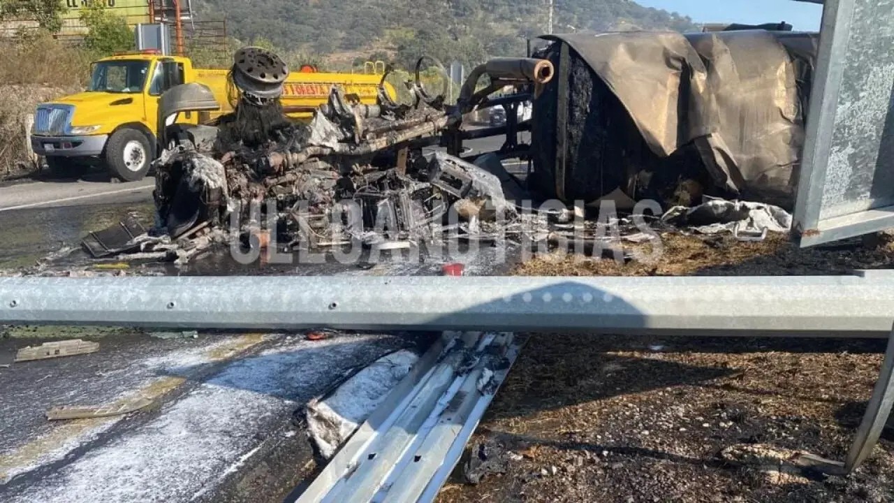 Explotó pipa cargada de tequila